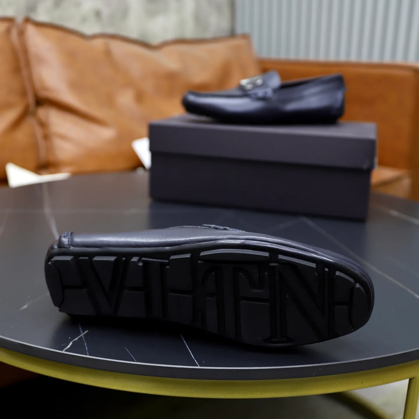 Men's shoes: 640💰VALENTINO, made of imported cowhide with imported water-dyed cow lining, iconic hardware and iconic wear-resistant outsole. 38-45 (customized at 45) VALENTINO packaging All orders enjoy the brand’s iconic product packaging